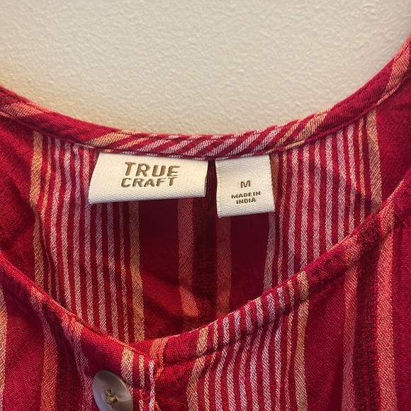 Striped red dress with buttons and belt - Picture 2 of 3